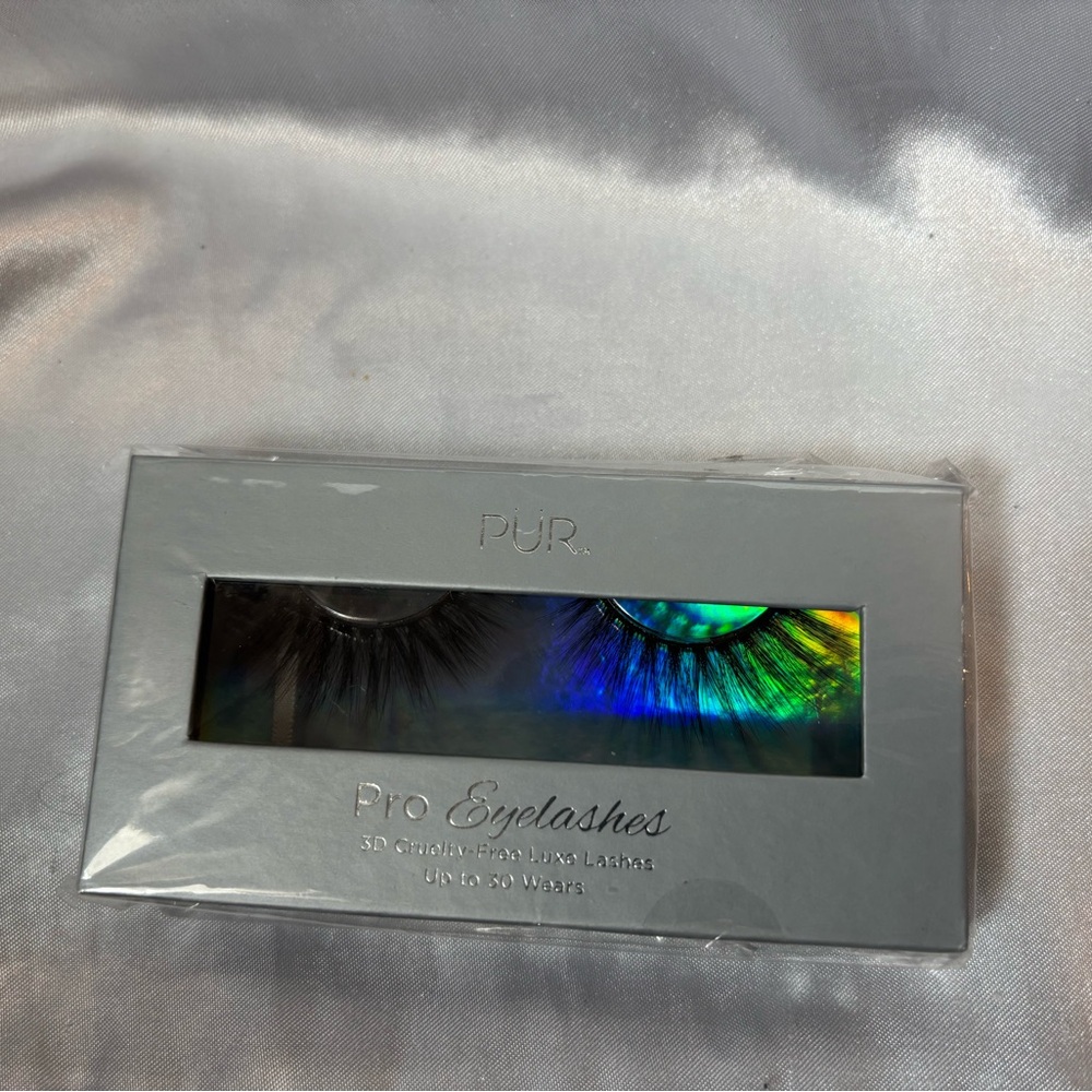 PUR Pro Vegan-Friendly Eyelashes in Silver Packaging